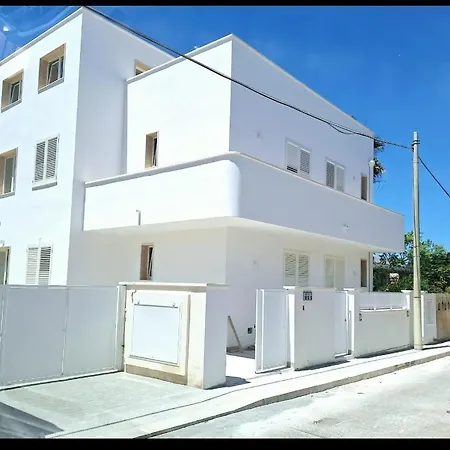 Diana Apartment *
